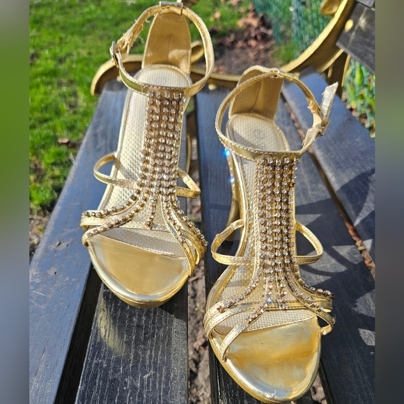 Gold blingy strappy 4" sandals with rhinestones (Sz7) - Picture 2 of 7